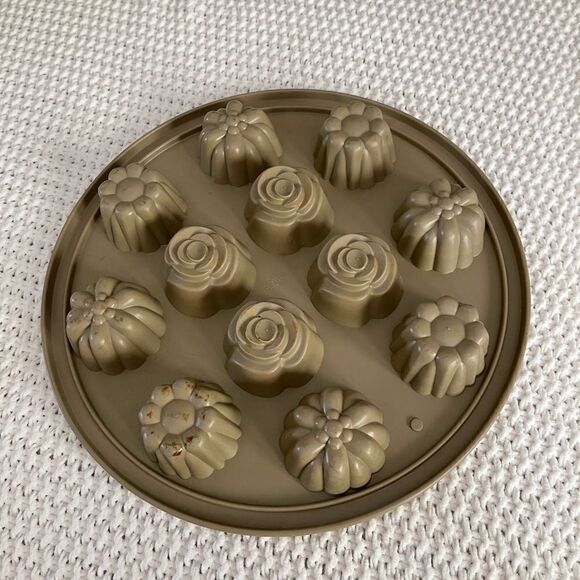 Pampered Chef silicone flower mold cupcakes candy - Picture 7 of 10